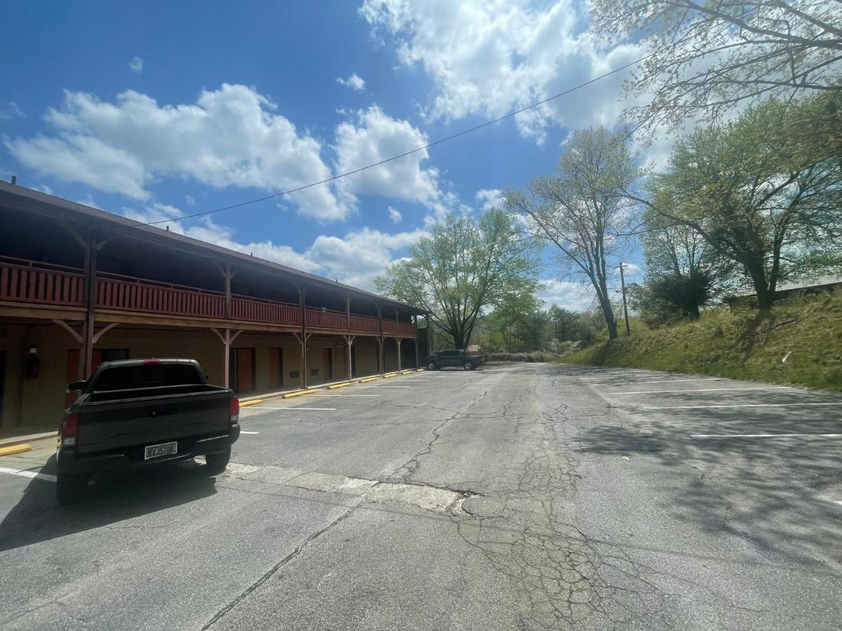 Budgetel Inn & Suites Dillard Extérieur photo