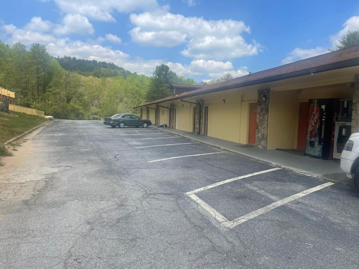 Budgetel Inn & Suites Dillard Extérieur photo