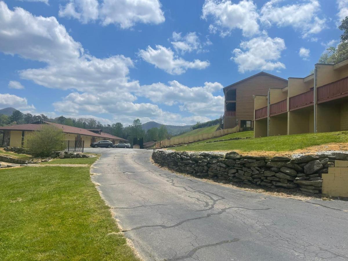 Budgetel Inn & Suites Dillard Extérieur photo