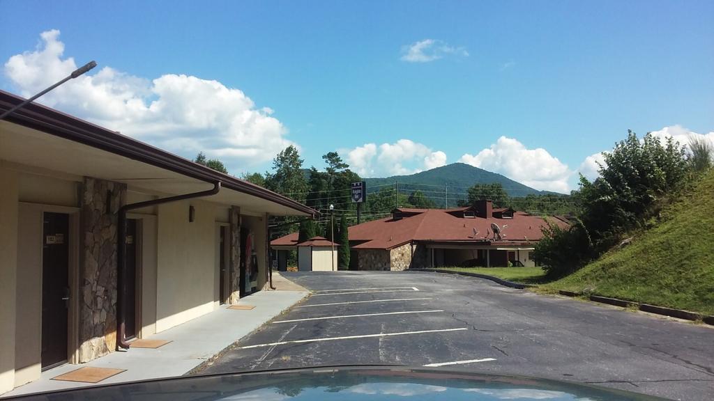 Budgetel Inn & Suites Dillard Extérieur photo
