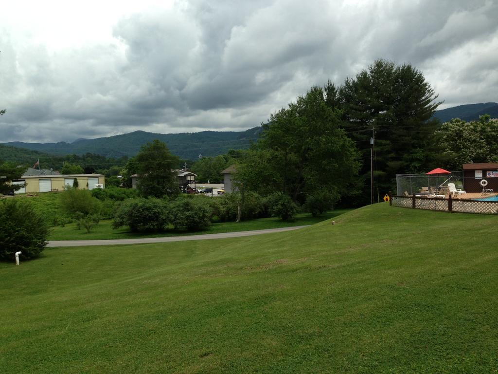 Budgetel Inn & Suites Dillard Extérieur photo